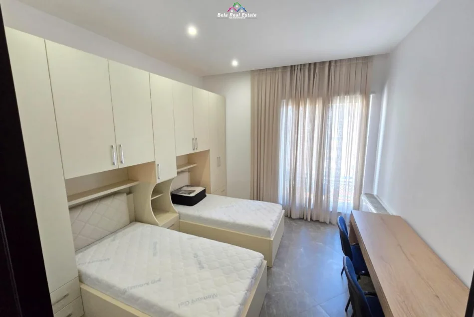 Tirane, jepet me qera apartament 2+1+Ballkon Kati 5, 116 m² 1.400 € (Kompleksi Delijorgji)