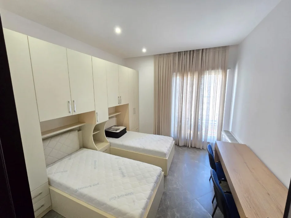 Tirane, jepet me qera apartament 2+1 Kati 5, 116 m² 1350 € (delijorgji)