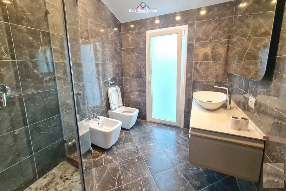 Tirane, jepet me qera Vile 3 Katshe Kati 1, 260 m² 1.500 € (Komuna e Parisit, Selite)