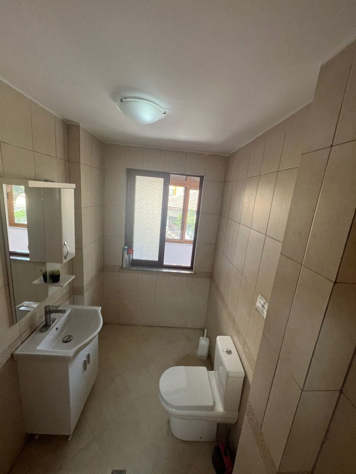 Tirane, jepet me qera zyre Kati 2, 115 m² 900 € (rruga e bogdaneve)