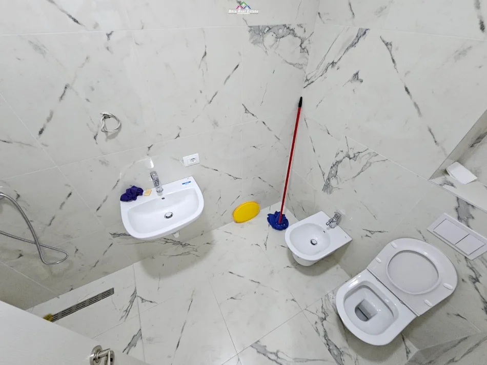 Tirane, jepet me qera apartament 1+1+Ballkon Kati 2, 65 m² 520 € (asl 2)