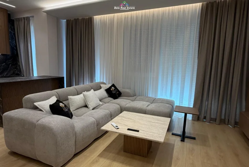 Tirane, jepet me qera Vile 2+1 Kati 3, 197 m² 2.100 € (Ne Farke tek Rezidenca Aba)
