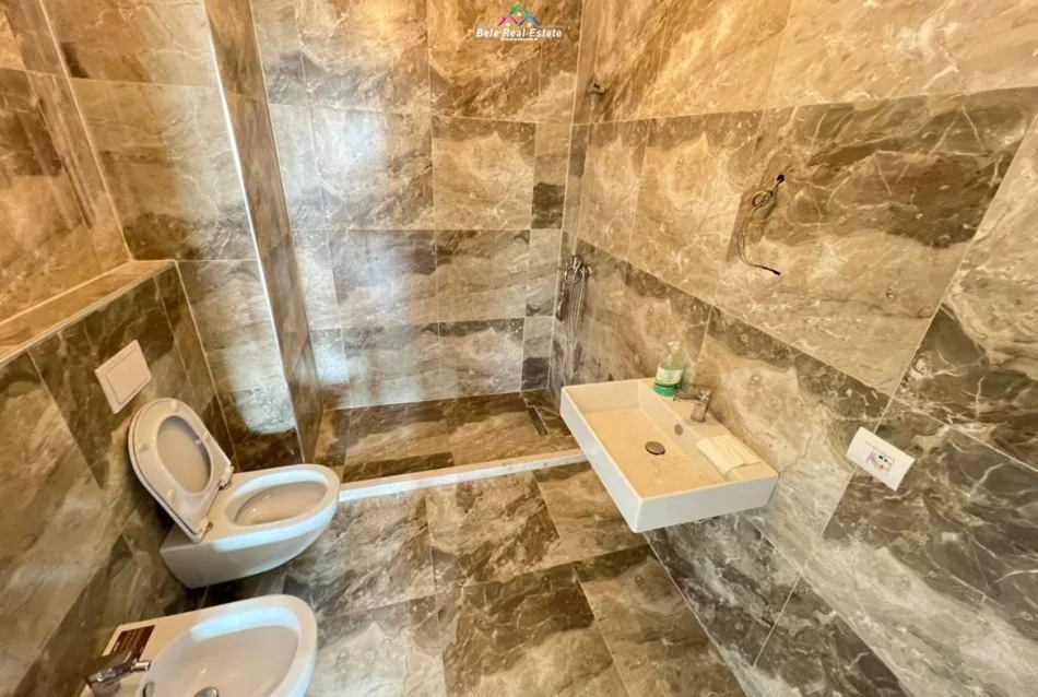 Tirane, jepet me qera ambjent biznesi Kati 7, 105 m² 500 € (Green Harmony)