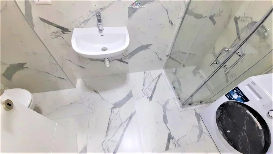 Tirane, jepet me qera apartament 1+1+Ballkon Kati 10, 70 m² 600 € (Farmacia 10, Kompleksi Arlis)