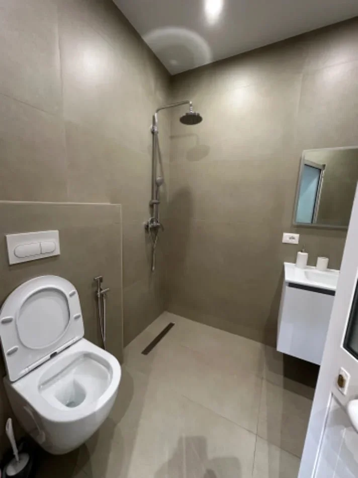 Tirane, jepet me qera Vile 1+1+Ballkon Kati 1, 70 m² 430 € (misto mame)