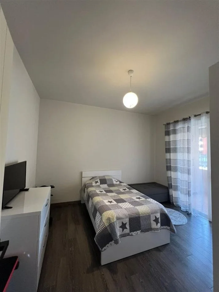 Tirane, shes apartament 2+1+Ballkon Kati 3, 119 m² 300.000 € (bulevardi gjergj fishta)