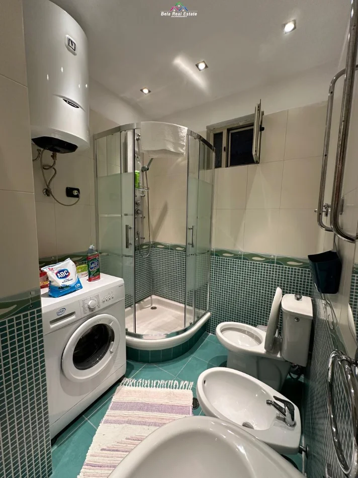 Tirane, jap me qera apartament 3+1 Kati 2, 120 m² 830 € (Rruga e Elbasait, prane Shkolles se Baletit)
