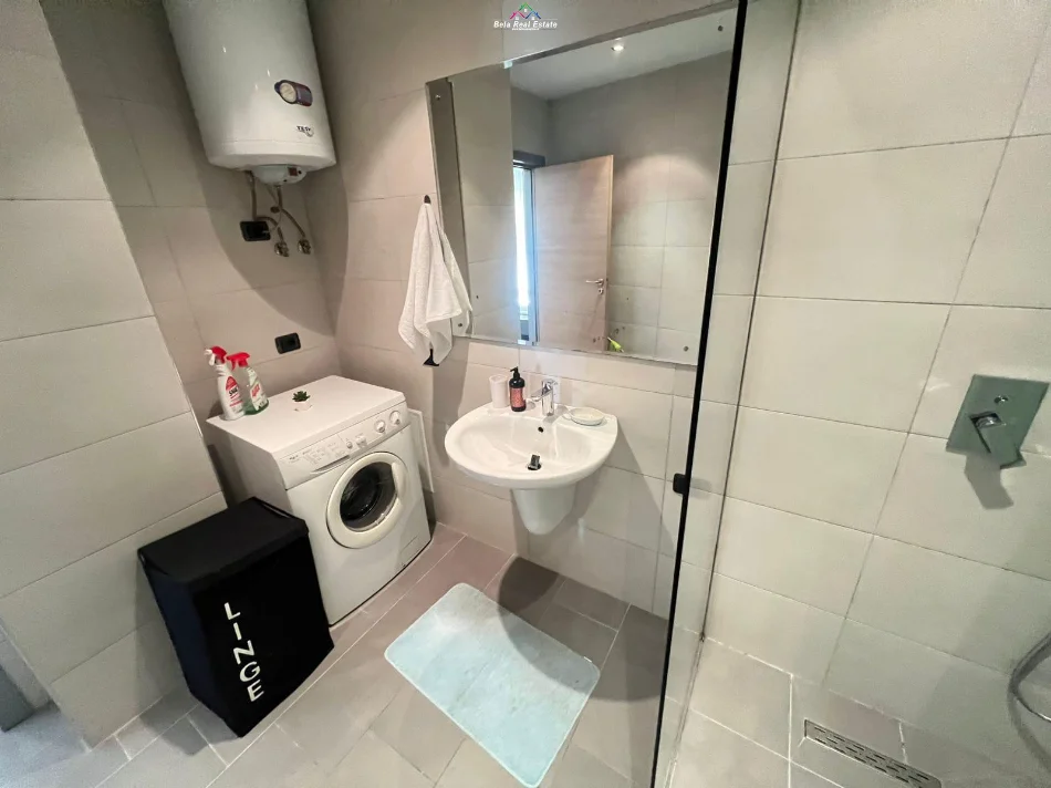 Tirane, jepet me qera apartament 1+1+Ballkon Kati 8, 65 m² 750 € (Rruga e Elbasanit)