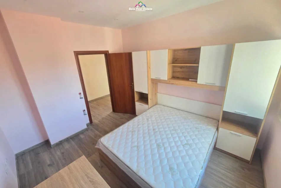 Tirane, jepet me qera apartament 3+1 Kati 6, 160 m² 1.400 € (bulevardi zhan dark)