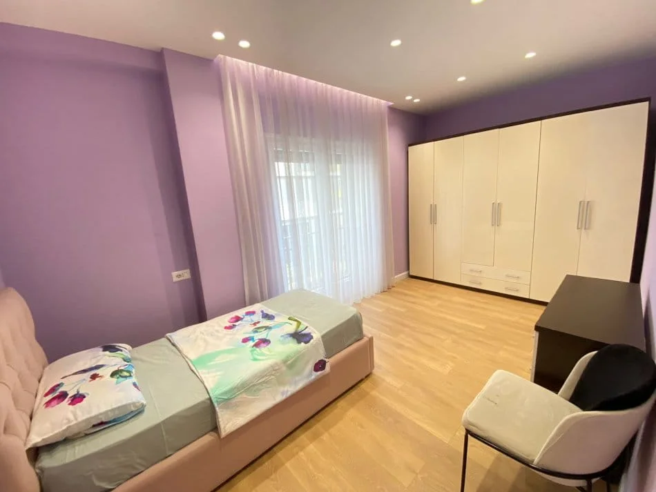Tirane, jepet me qera apartament 1+1 Kati 2, 100 m² 694 € (Hotel Elisa)