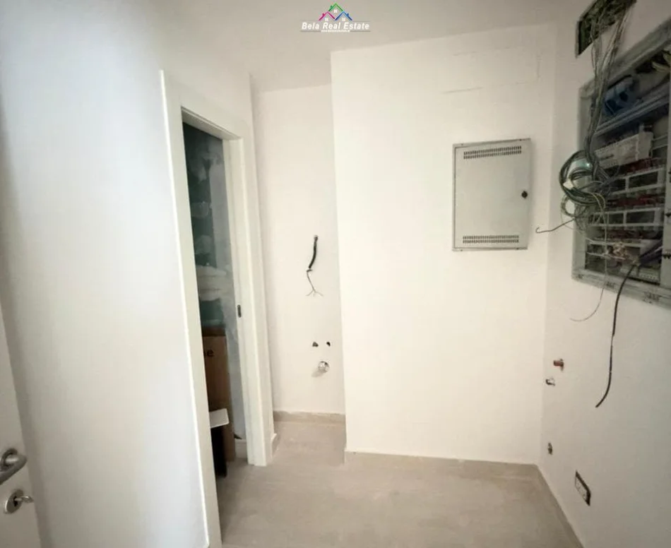 Tirane, jepet me qera zyre Kati 3, 155 m² 5.000 € (rruga elbasanit)