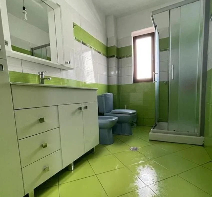 Tirane, jepet me qera apartament 2+1 Kati 5, 82 m² 630 € (mine peza)