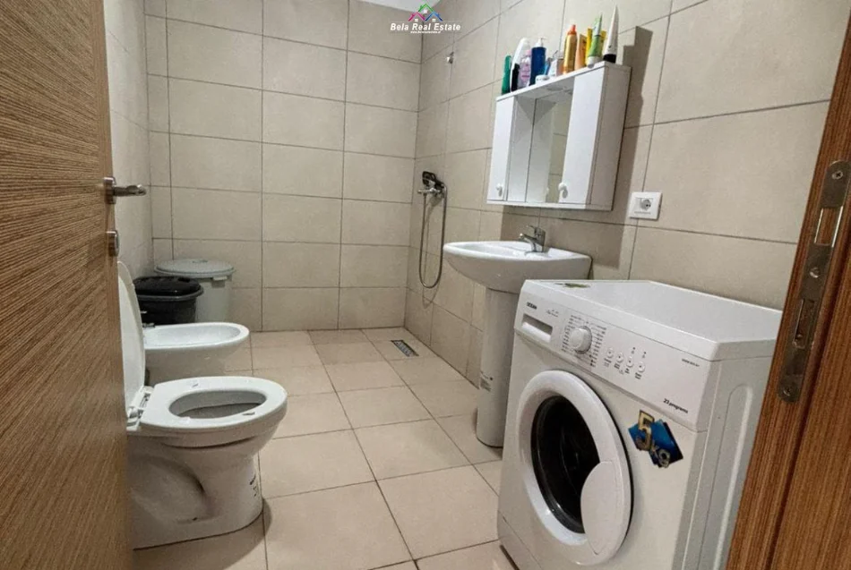 Tirane, jepet me qera apartament 1+1 Kati 2, 133 m² 530 € (5 Maji)