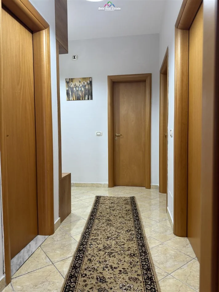 Tirane, jepet me qera apartament 2+1 Kati 5, 90 m² 680 € (frosina plaku)