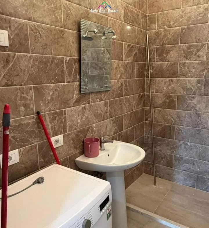 Tirane, jepet me qera apartament 2+1 Kati 5, 100 m² 550 € (RRuga e Dibres)