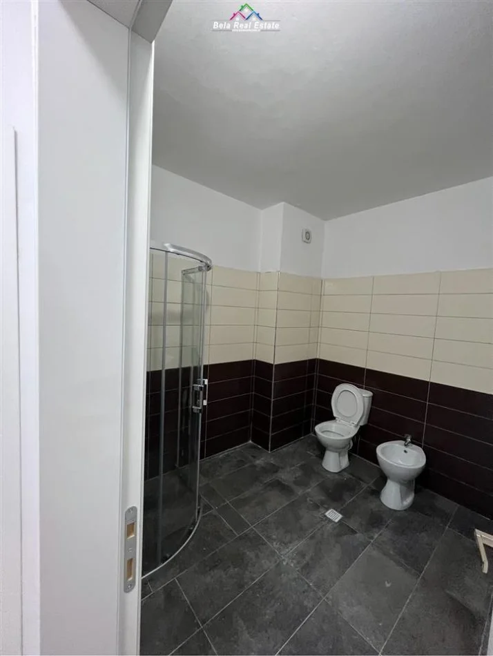 Tirane, jepet me qera apartament 2+1+Ballkon Kati 7, 112 m² 400 € (Kamez, Bulevardi Blu)