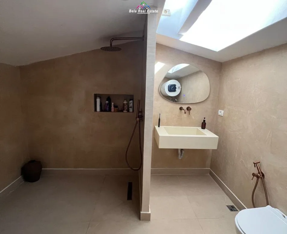 Tirane, jepet me qera apartament 2+1 Kati 1, 180 m² 1.260 € (bill klinton)