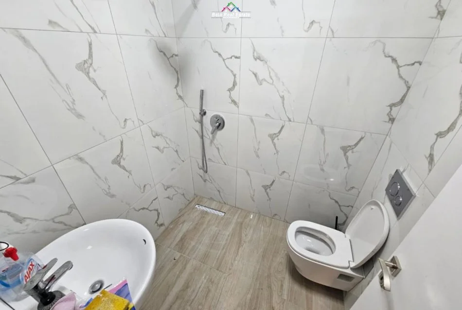 Tirane, jepet me qera zyre Kati 2, 110 m² 650 € (ASL)