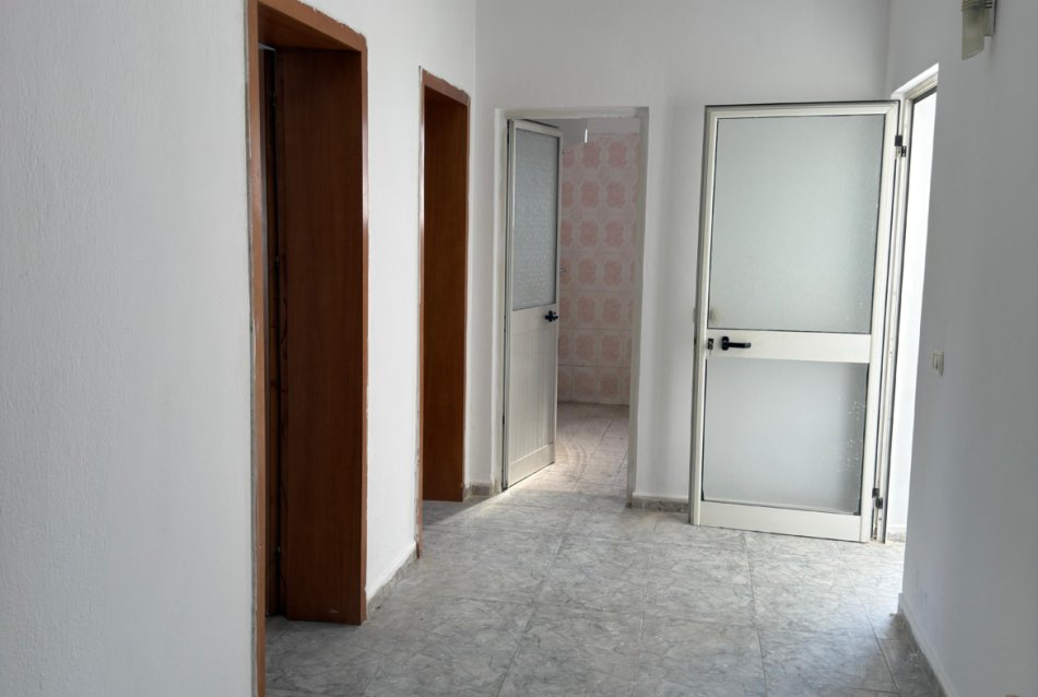 Tirane, shitet apartament 3+1 Kati 5, 164 m² 268.000 € (Komuna E Parisit)