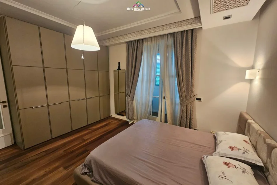 Tirane, jepet me qera apartament 1+1 Kati 2, 75 m² 700 € (prane Shkolles se Kuqe)