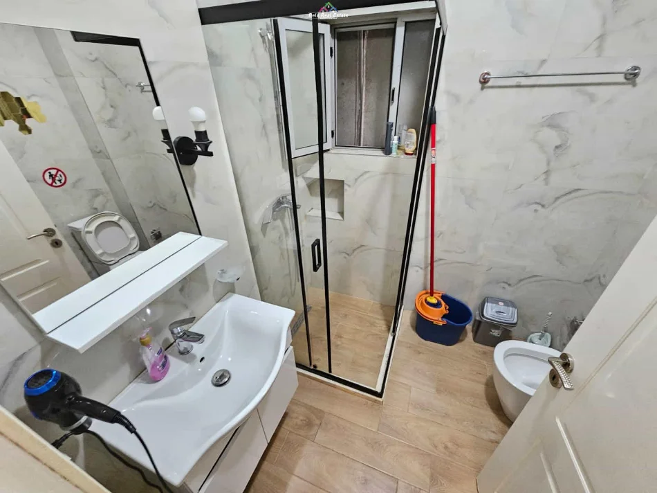 Tirane, jepet me qera apartament 1+1+Ballkon Kati 4, 60 m² 520 € (Selvia, prane Observatorit)