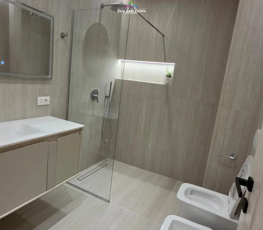 Tirane, jepet me qera ambjent biznesi Kati 3, 131 m² 2.640 € (rruga e elbasanit)