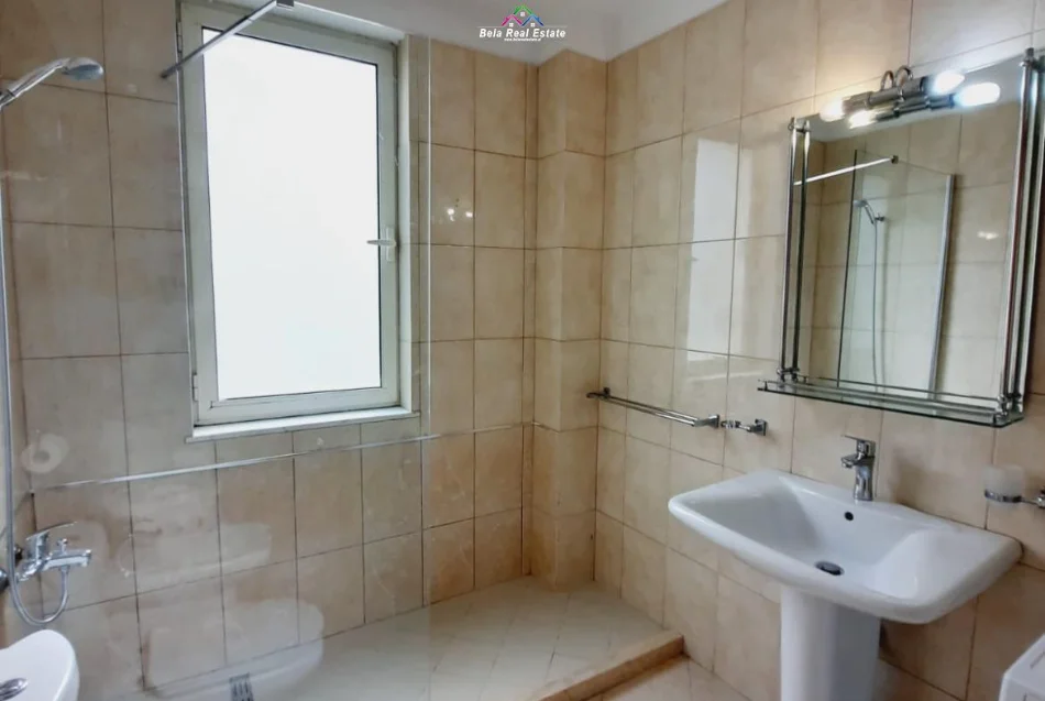 Shqiperi, jepet me qera apartament 2+1 Kati 2, 115 m² 750 € (liqeni i thate)