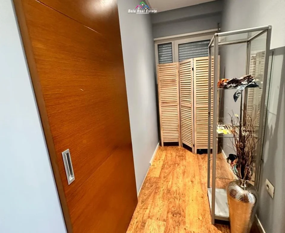 Tirane, jepet me qera dyqan Kati 2, 100 m² 1.500 € (don bosko)