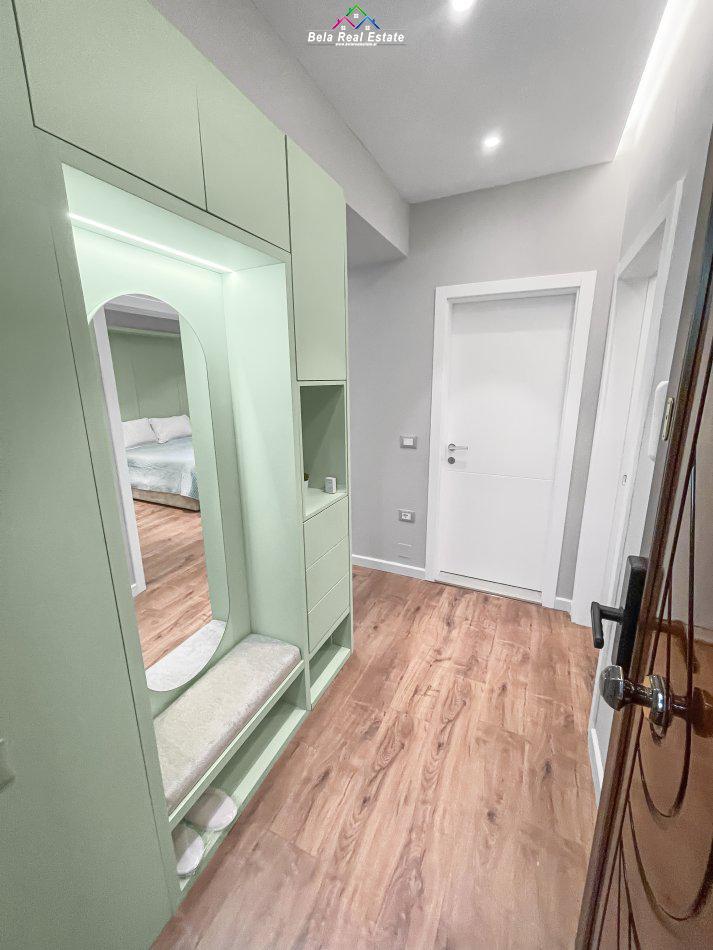 Tirane, jepet me qera apartament 1+1+Ballkon Kati 2, 62 m² 1100 € (bllok)