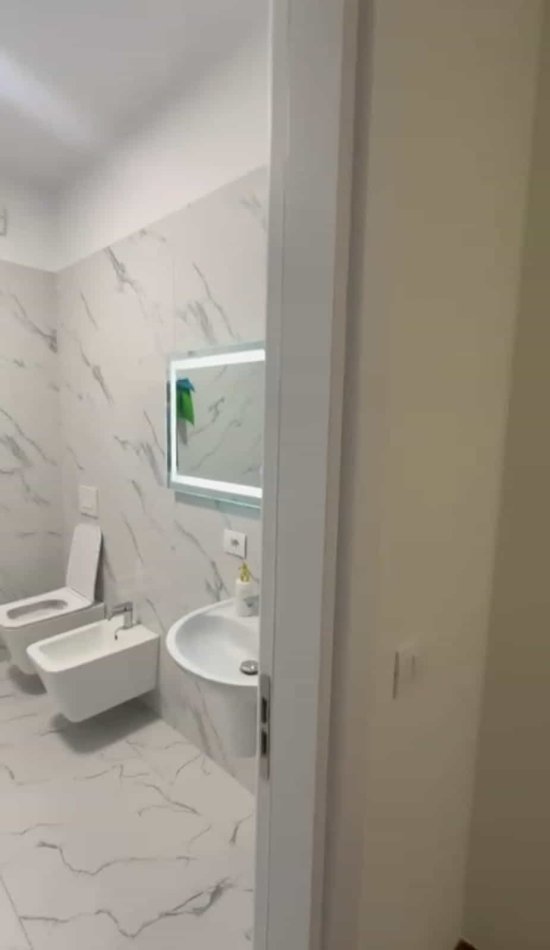 Tirane, jepet me qera apartament 2+1 Kati 5, 97 m² 600 € (Paskuqan)