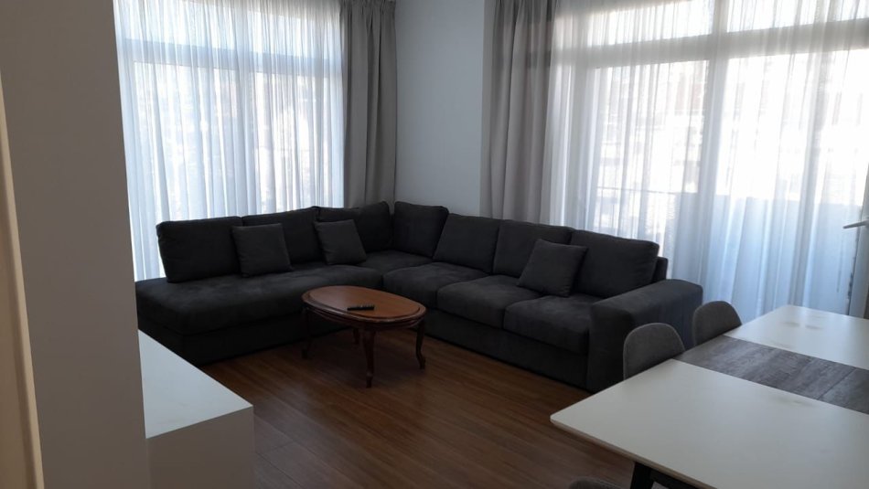 Tirane, shes apartament 3+1+Ballkon Kati 3, 360 m² 800.000 € (Rruga Fuat Toptani)