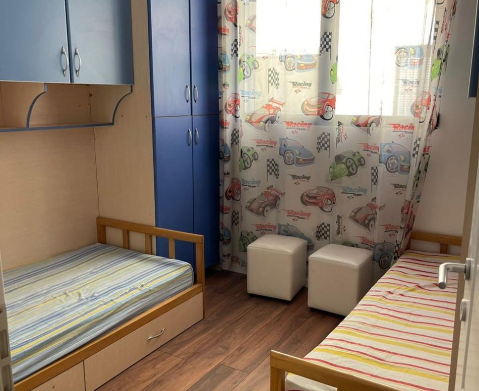 Tirane, jepet me qera apartament 2+1 Kati 2, 85 m² 550 € (Rruga Bill Klinton)