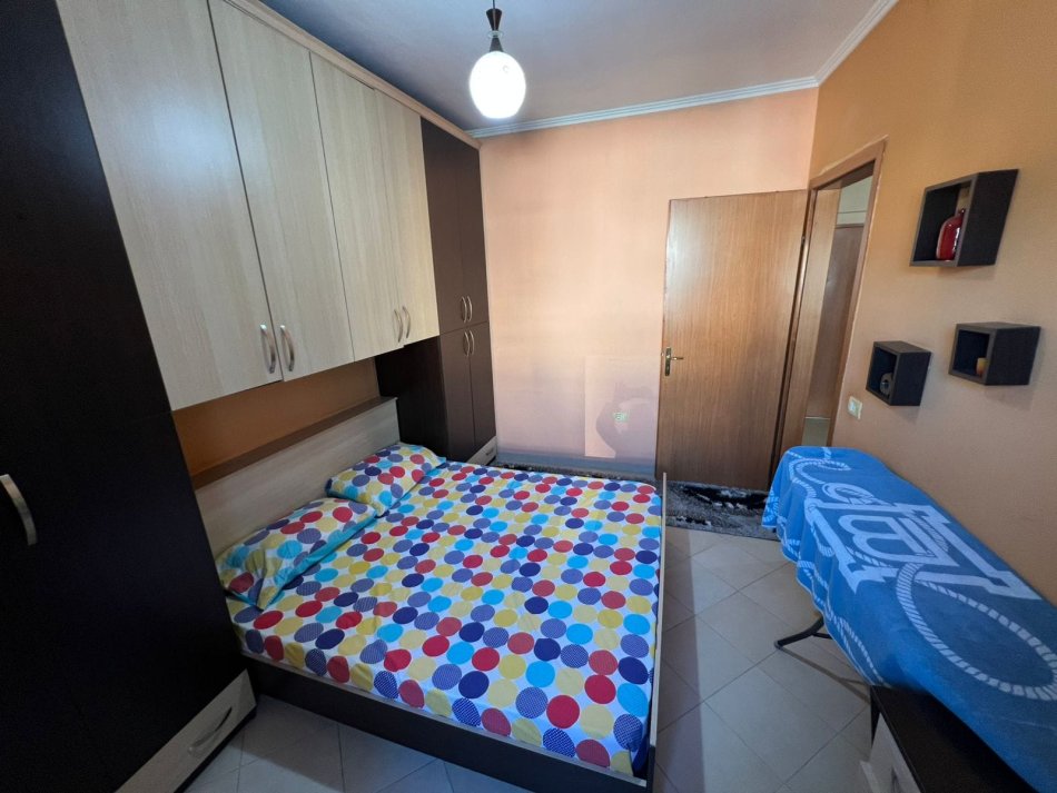 Tirane, jepet me qera apartament 1+1 Kati 7, 55 m² 400 € (Rruga Tom Plezha)