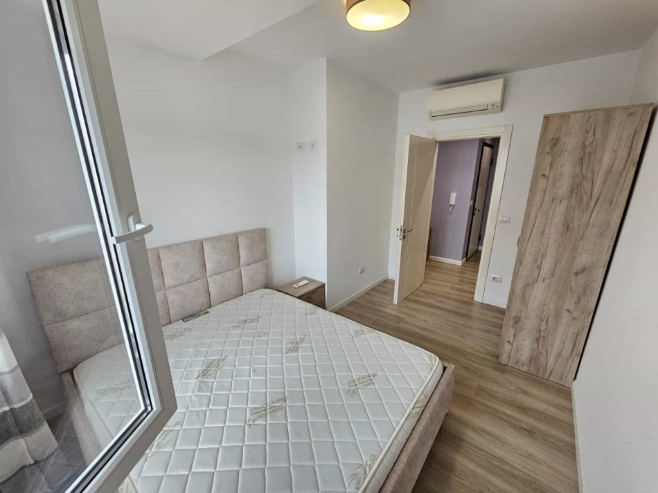 Tirane, jepet me qera apartament 3+1 Kati 3, 130 m² 1.340 € (Teg)