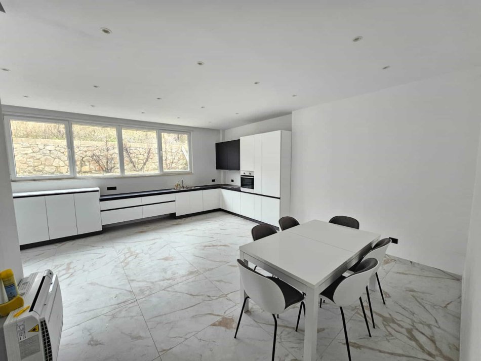 Tirane, jepet me qera Vile 5+1 Kati 3, 400 m² 2.500 € (Teg)