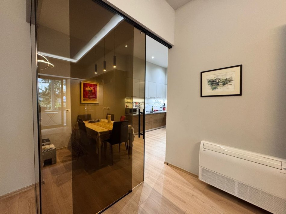 Tirane, shes apartament 3+1 Kati 1, 165 m² 330.000 € (Rruga Peti)