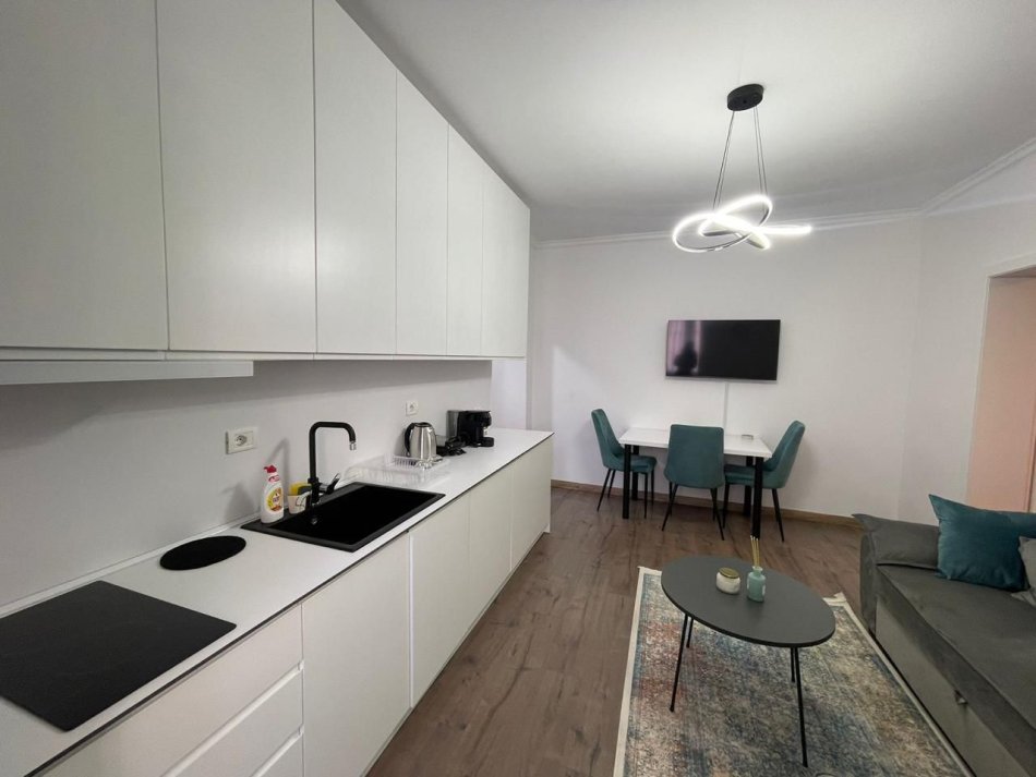 Tirane, jepet me qera apartament 1+1+Ballkon Kati 2, 47 m² 600 € (21 Dhjetori)