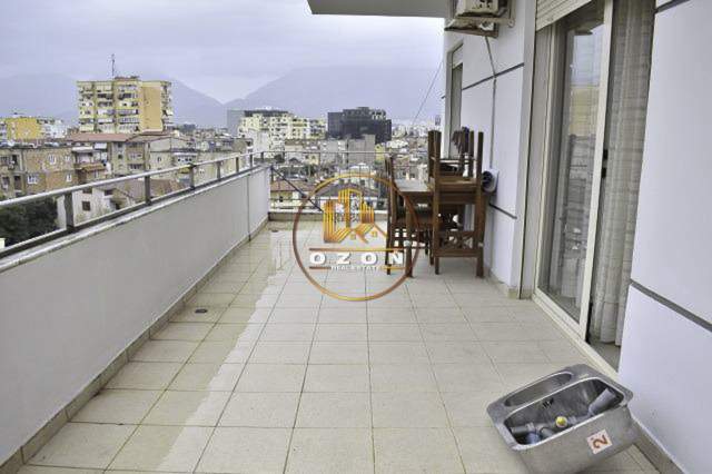 Tirane, jepet me qera apartament 1+1+BLK Kati 6, 75 m² 500 Euro (Pazari i Ri)