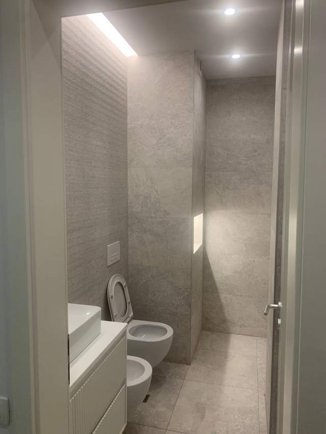 Tirane, jepet me qera apartament Kati 5, 92 m² 500 Euro (Rruga: Artan Lenja,Kompleksi Magnet.)
