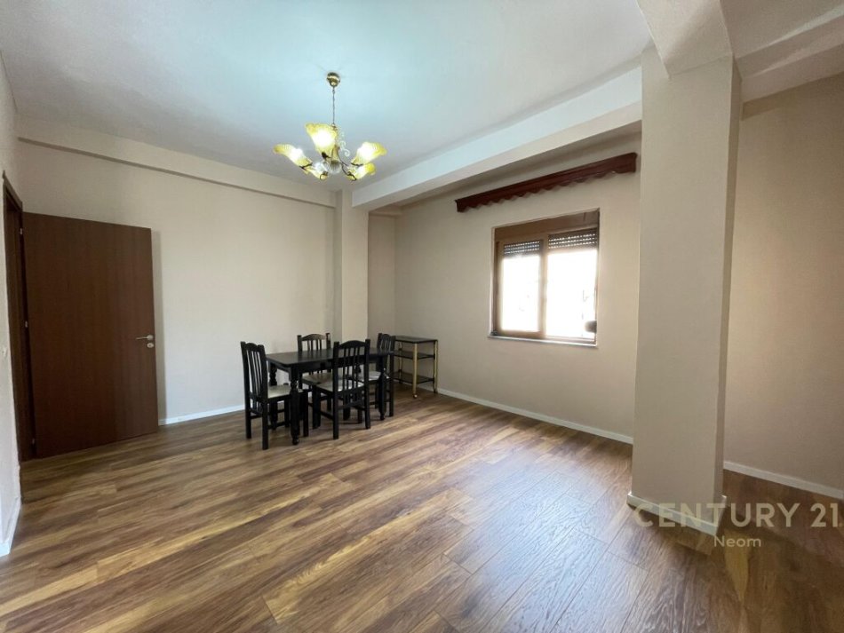 APARTAMENT 2+1 PER QIRA NE MYSLYM SHYR!
