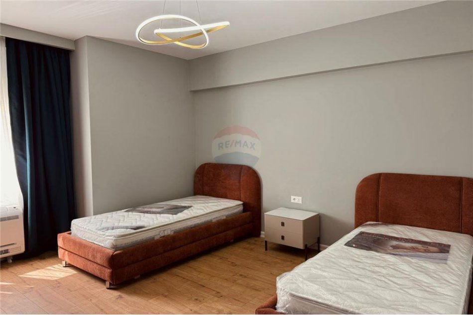Tirane, jepet me qera apartament 2+1 Kati 1, 128 m² 1.000 € (Liqeni i Farkes)