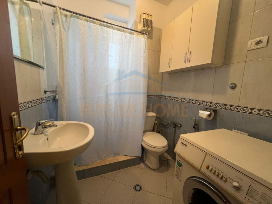 Tirane, jepet me qera apartament 2+1 Kati 4, 95 m² 600 € (Rruga e Kavajes)
