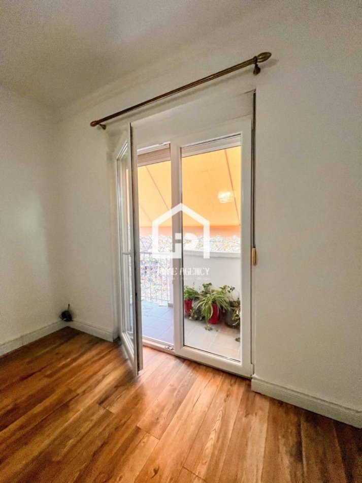 JEPET ME QERA: APARTAMENT 2+1 / Rruga Kavajës/ Përballë Bllokut të Ambasadave