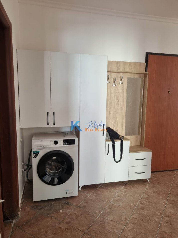Tirane, jap me qera apartament 2+1+Ballkon Kati 5, 90 m² (Astir, afer bar Univers)