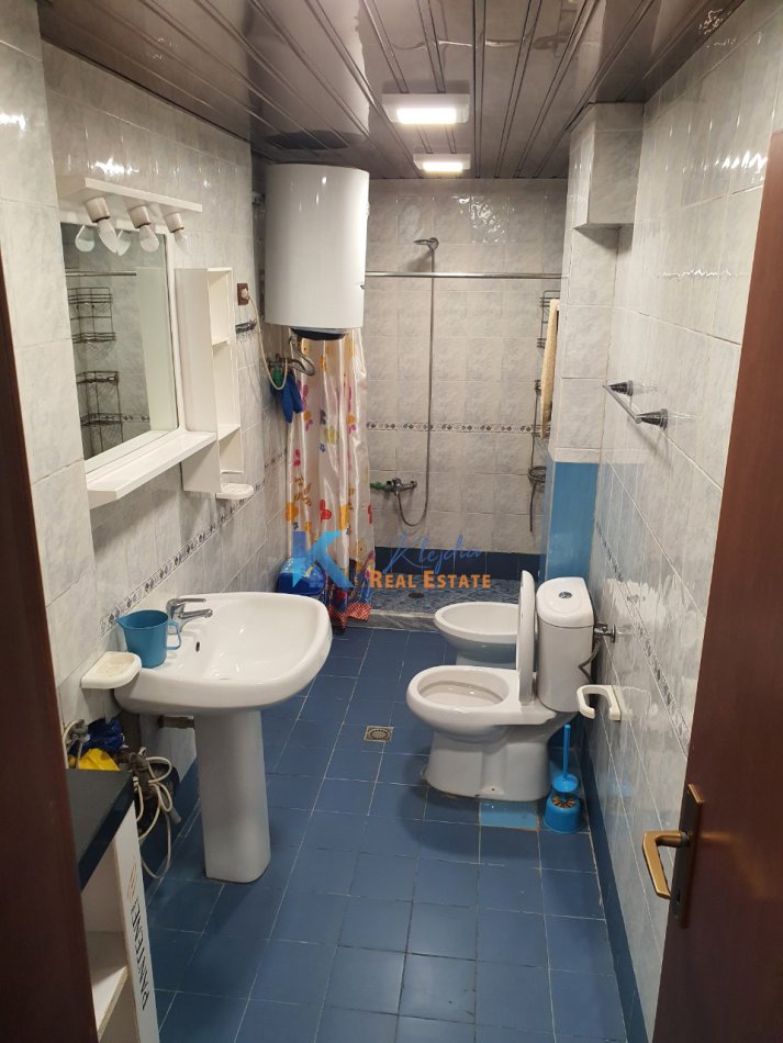 Tirane, shitet apartament 3+1+Aneks+Ballkon Kati 4, 96 m² 280.000 € (Bllok, afer LSI)