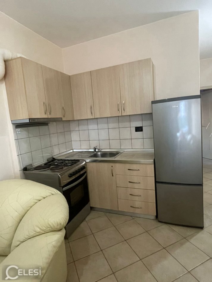 Tirane, jepet me qera apartament 1+1+Ballkon Kati 1, 60 m² 350 € (SELITE)