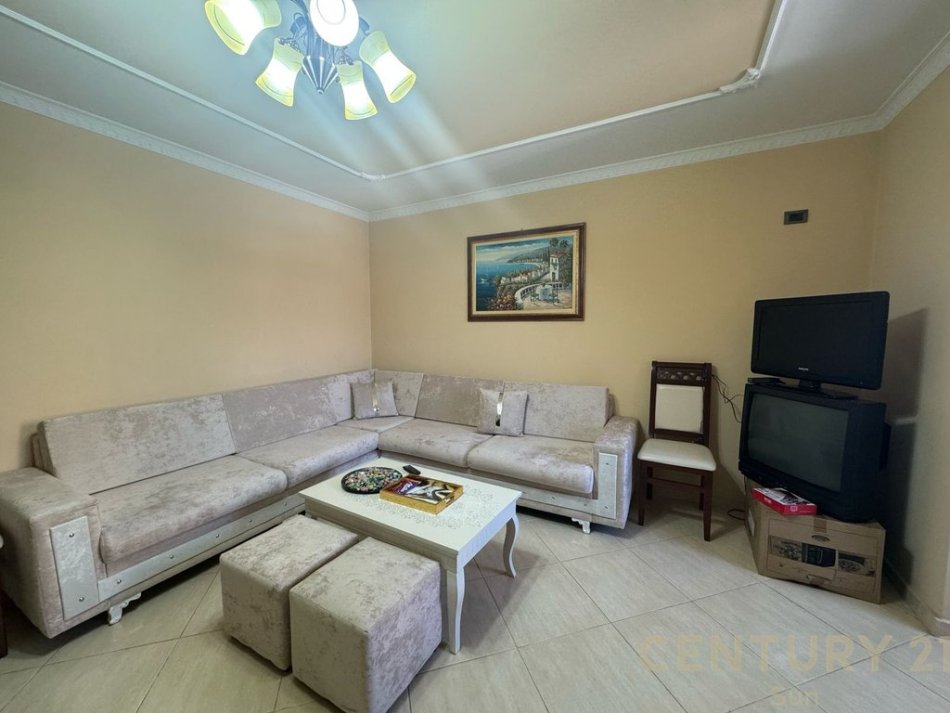 Tirane, jepet me qera apartament 2+1 , 76 m² 600 € (Rizat Cerova)