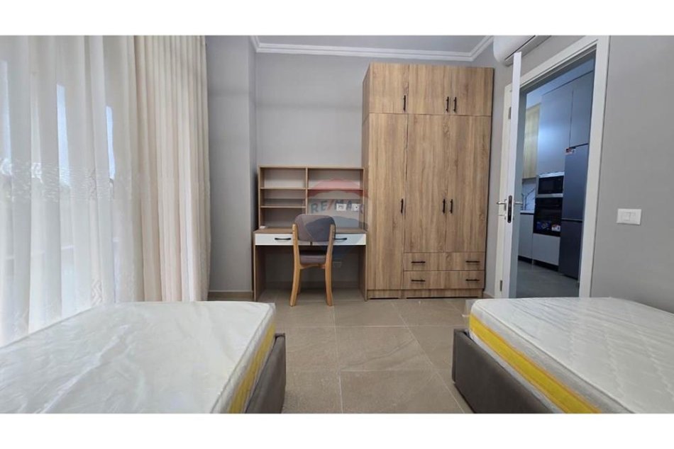 Tirane, jepet me qera 2+1 , 120 m² 1.200 €