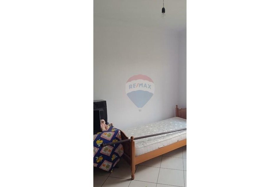 Tirane, jepet me qera 2+1 Kati 2, 152 m² 600 € 