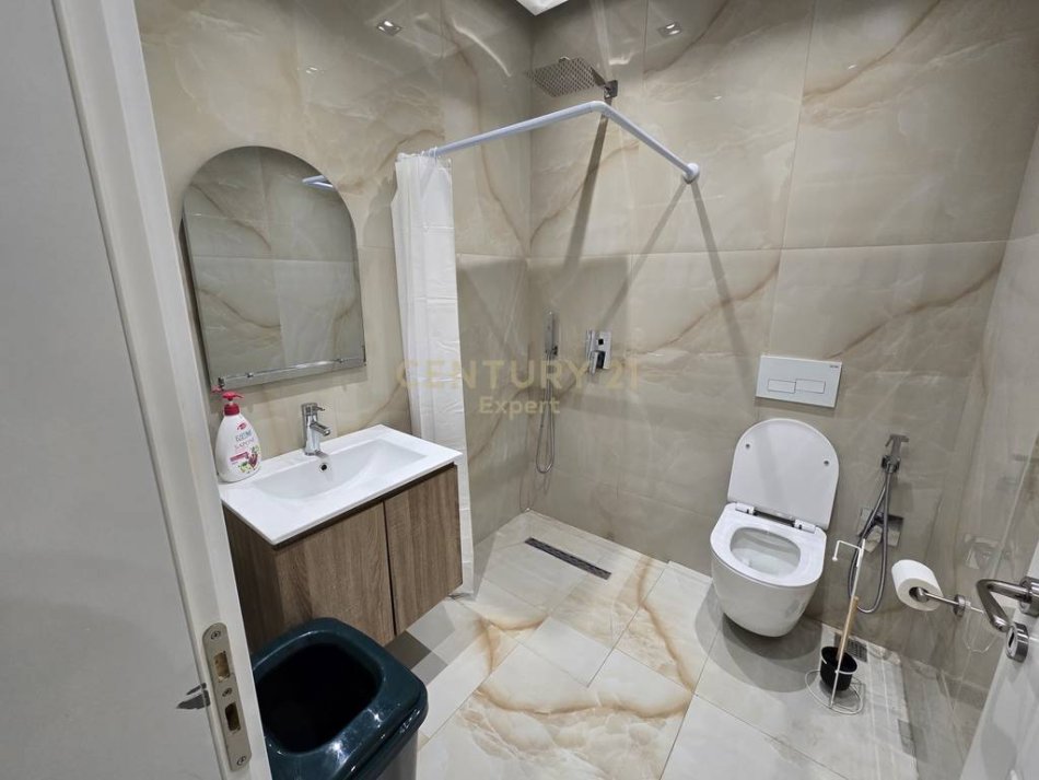 Tirane, shes 2+1 Kati 2, 121 m² 210.000 € (Kopshti Botanik)